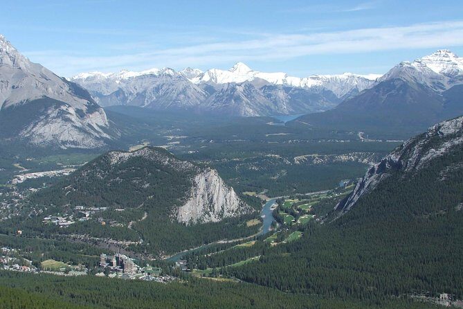 Banff, Lake Louise & Yoho National Parks 2-Day Tour - Lake Louise and Moraine Lake: the famous stops, plus winter reality