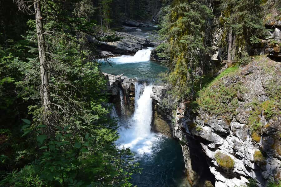 Banff: Lake Louise,Moraine, Minnewanka, Emerald Lake & Banff - Banff town break: lunch and a real reset