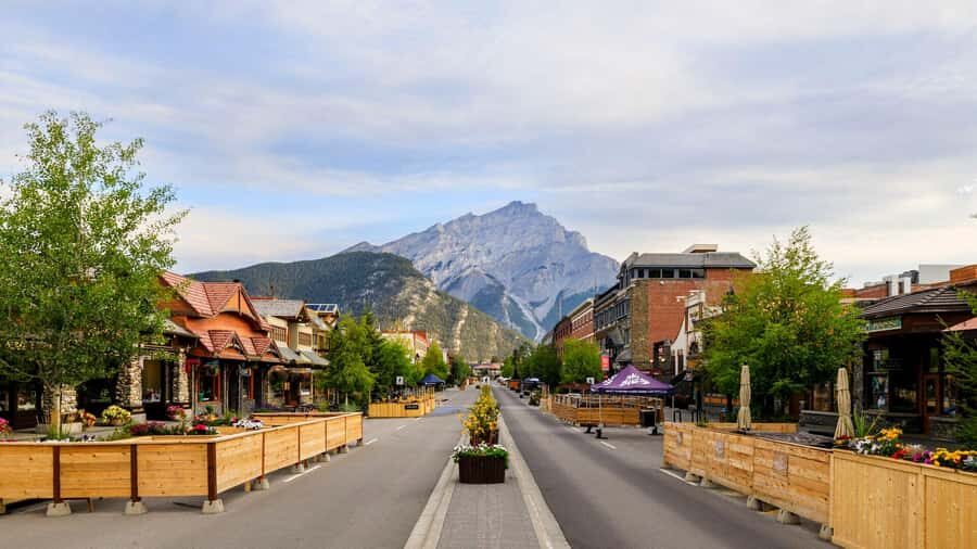 Banff: Moraine Lake, Lake Louise, Emerald Lake and Yoho Trip - Moraine Lake (June 1–Oct 13) or Marble Canyon (Oct 14–May 31)