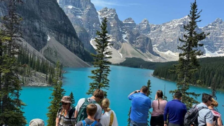 Banff. Moraine, Lake Louise ,Emerald & Johnston Canyon tour - Key highlights worth waking up for