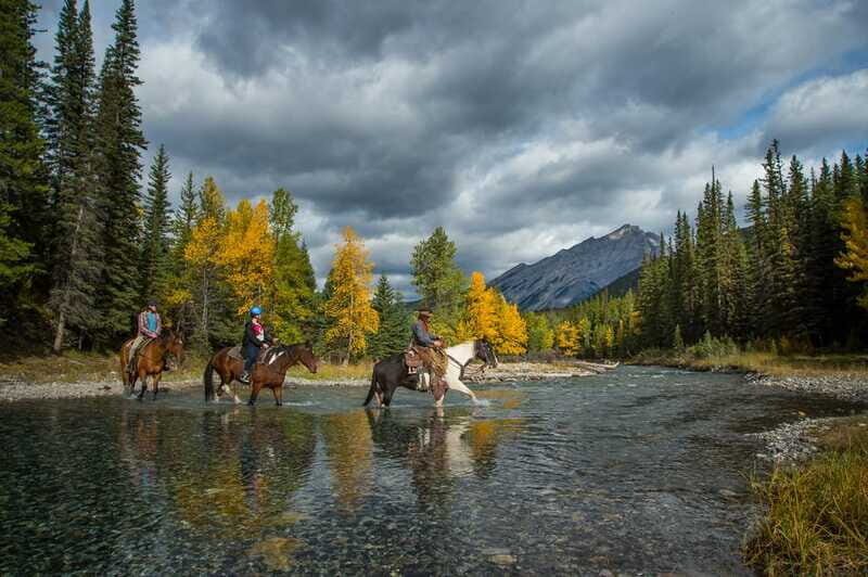 Banff National Park: 1-Hour Spray River Horseback Ride - What to wear and bring (so your ride stays fun)