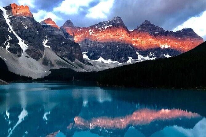 Banff National Park Moraine Lake and Lake Louise Explorer Tour - Why Lake Louise plus Moraine Lake is such a smart pairing