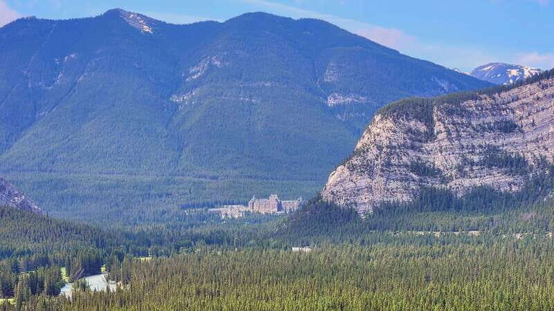 Banff Private Full-Day Tour Lake Louise, Gondola & more - Morant’s Curve: The Scenic Stop That Can Deliver a Train Photo