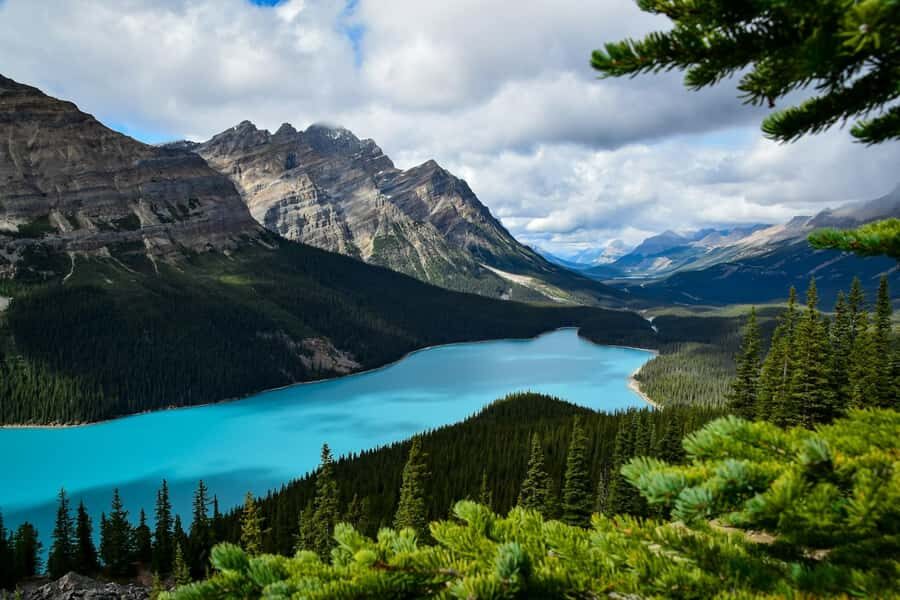 Banff Town: Lake Louise Moraine, Glacier, Peyto & Bow Lake - Lake Louise: your first big wow moment