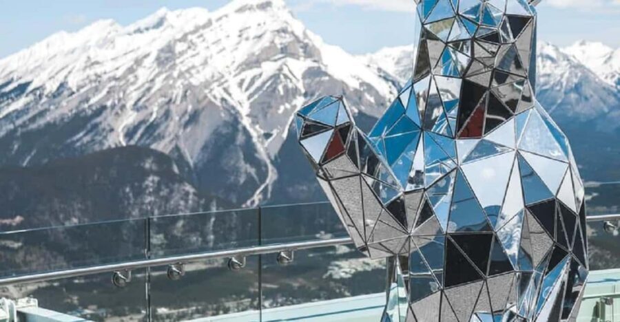 Banff:Lake Louise & Moraine Lake 1/2 Day Tour Canoe/Sightsee - Lake Louise: Where the Water Turns Turquoise