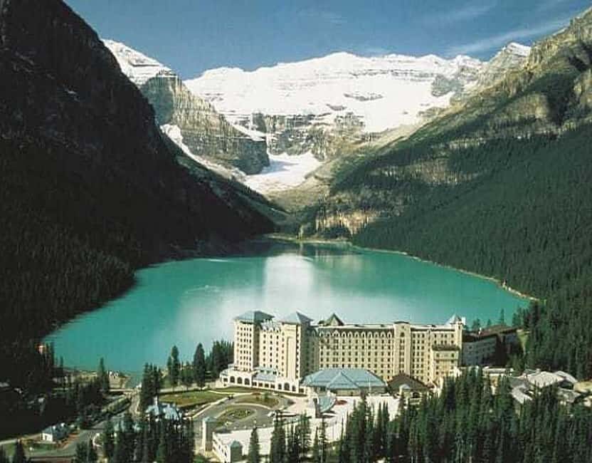 Banff:Lake Louise & Moraine Lake 1/2 Day Tour Canoe/Sightsee - Guides, Photo Help, and the Small Bits That Make It Better