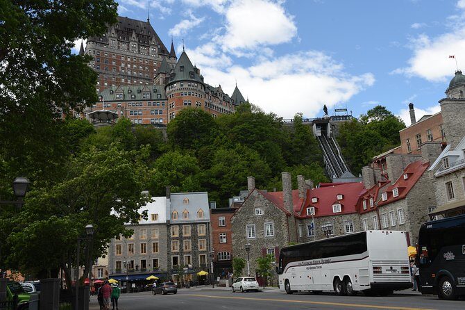 Best of Quebec City: Panoramic Bus Tour with Local Guide - Place d’Armes, Lower Town Points, and a Clean Ending Walk