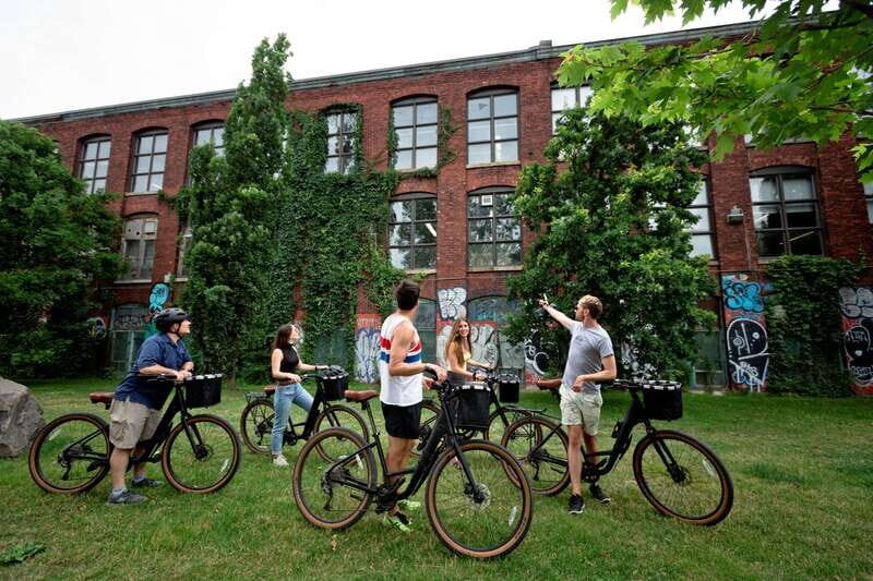 Bike/E-bike tour Plateau,MileEnd, Jean-Talon Market by Fitz - Getting Oriented at Maison des Cyclistes and the 15-Min Safety Start