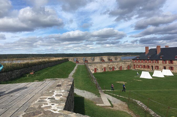 Black Wood Tours: Fortress of Louisbourg Tour - The Louisbourg Lighthouse stop: Canada’s first lighthouse