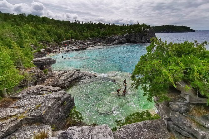 Bruce Peninsula Day Trip from Toronto - Guided hiking with small groups: why max 14 people matters
