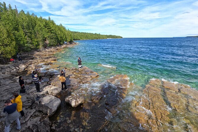 Bus to Grotto - Tobermory Flowerpot Island Cruise Bruce Peninsula - Flowerpot Island area and the Blue Heron Cruise: how to get the most views