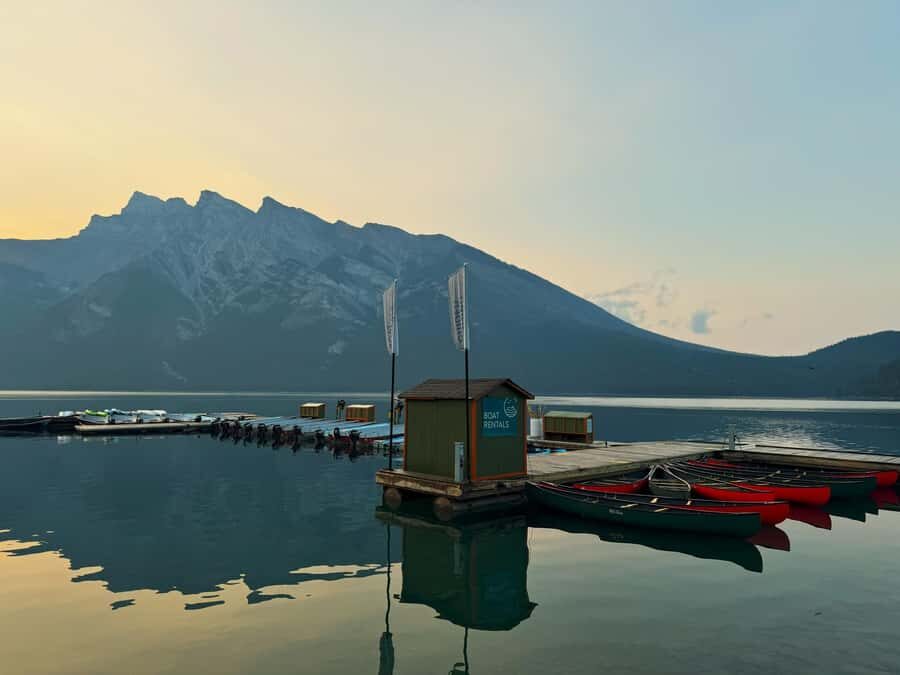 Calgary/Banff: Lake Louise, Minewanka & Johnston Canyon Trip - What the guide adds (and why it shows up in reviews)