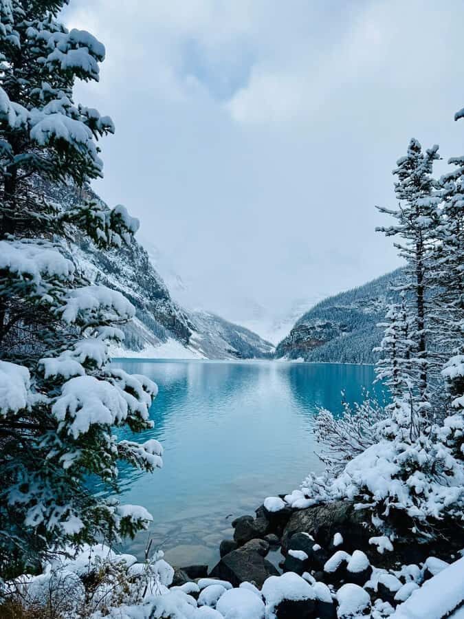 Calgary, Banff: Lake louise , Moraine ,Emerald Lake day Tour - Castle Mountain photo stop: quick, scenic, and perfect for warming up