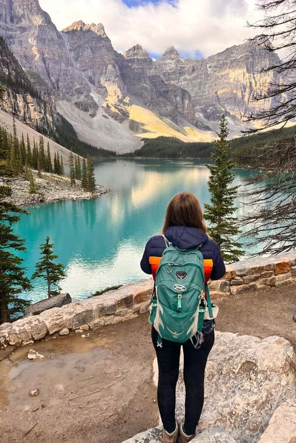 Calgary, Banff: Lake louise , Moraine ,Emerald Lake day Tour - Lake Louise: the iconic lake with a built-in lunch break