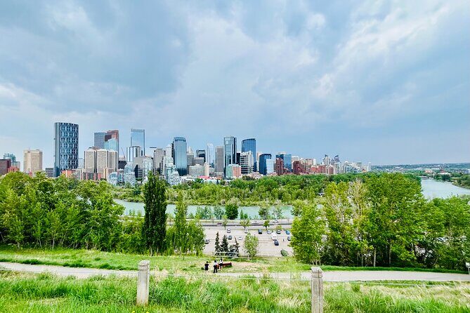 Calgary Best Private Transfer Between Local Airport and Hotels - Drop-off at your Calgary hotel: water, luggage help, and a fast finish