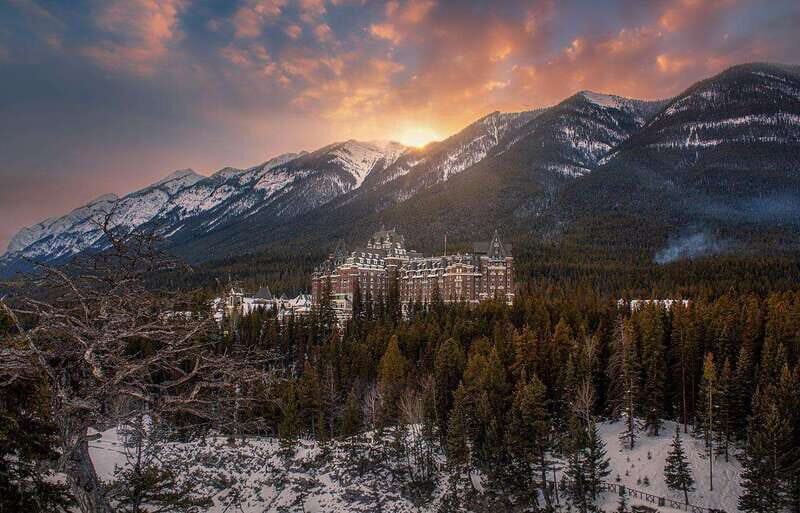 Calgary/Canmore: Lake Louise, Moraine Lake, & Banff Day Tour - Moraine Lake entrance included: why that matters