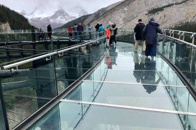 Calgary: Columbia Icefield, Skywalk, Crowfoot Glacier and Lakes - Lake Louise in a 30-Minute Window
