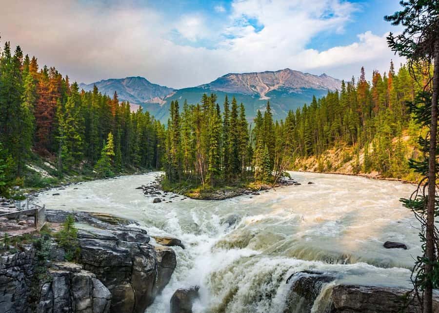 Calgary: Day Trip to Jasper with Lunch - A Calgary-to-Jasper day built for ice, falls, and blue-lake payoff