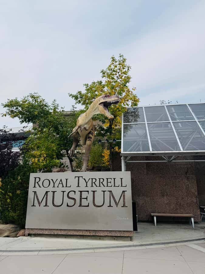 Calgary: Drumheller and Badlands Tour with Museum Entry - Key Things You’ll Notice Right Away