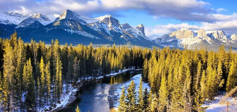 Calgary: Glaciers, Mountains, Lakes, Canmore and Banff Tour - Valley of the Ten Peaks and Moraine Lake: plan around season dates