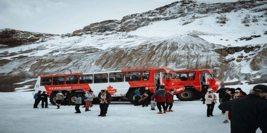 Calgary: Icefield Adventure, Skywalk and three Glaciers Tour - Bow Lake and Waterfowl Lake: Turquoise Color and a Break From the Crowd