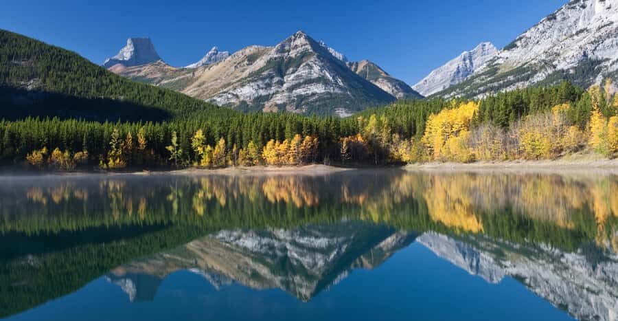 Calgary: Lake Louise, Emerald Lake, and Johnston Canyon Tour - Practical tips that make a big difference on the day