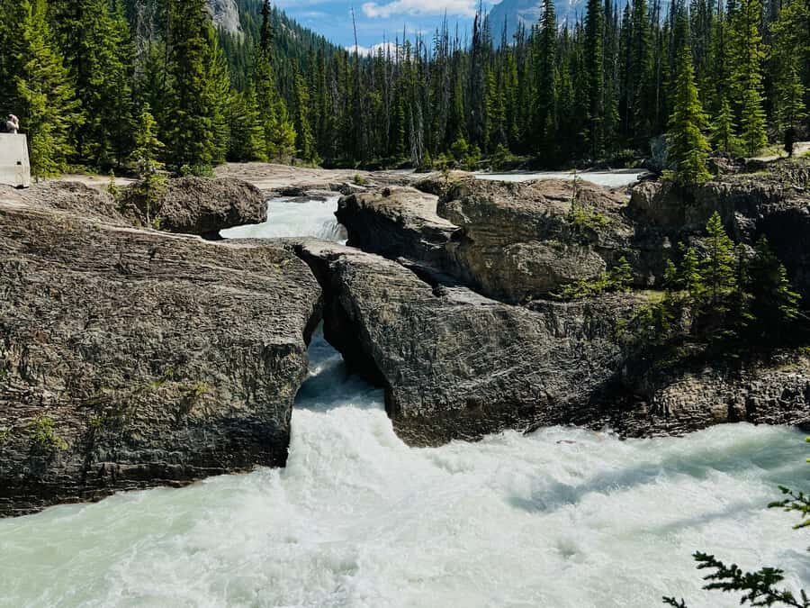 Calgary: Lake Louise, Emerald, Marble Canyon, and Yoho Tour - Banff Avenue and Bow Falls: Your Final Town Moment