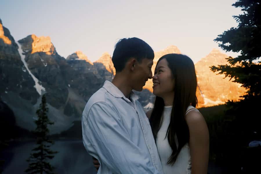 Calgary:Moraine Lake Sunrise & Lake Louise & Wildlife Safari - Photo and Wi‑Fi perks that actually help