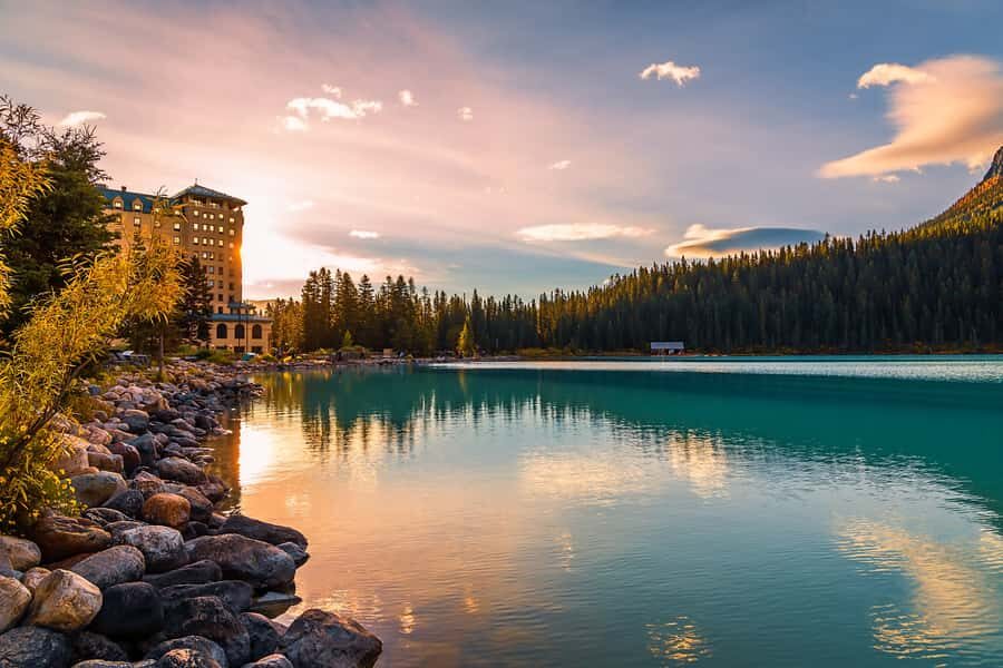 Calgary:Moraine Lake Sunrise & Lake Louise & Wildlife Safari - Timing: 10 hours with set stop blocks (and a realistic return)