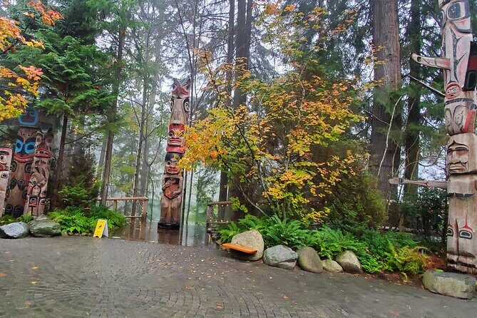 Capilano Suspension Bridge Canyon Lights & 4 Top highlights - Capilano Suspension Bridge Park: 137 metres of Pacific Northwest drama