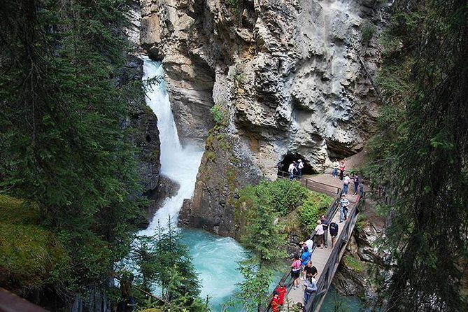 Circle West - Canadian Rockies Round Trip Bus Tour From Vancouver - Tour director and driver: what you should look for on the day