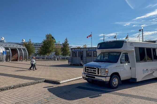 City tour and hiking to the Canyon and Waterfall in the Park - A tight 2.5-hour route: La Baie stops plus Bec-Scie canyon and falls