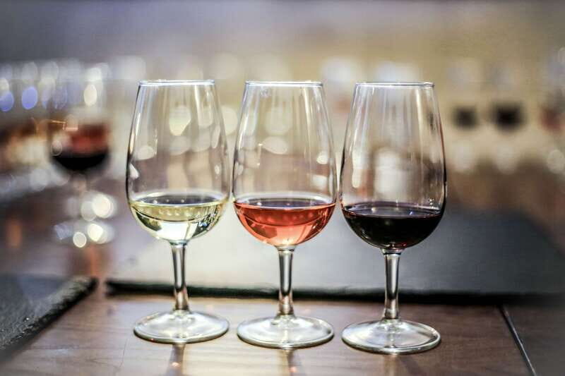 Collingwood: Blue Mountains Wine and Cider Tasting Tour - Stop 1: The Roost Winery and its 4-wine tasting with charcuterie
