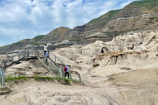 Day of Dinosaurs & Hoodoos from Calgary to Drumheller Badlands - Key highlights at a glance
