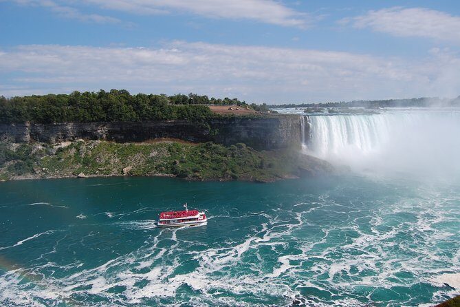 Day-Trip from Toronto to Niagara Falls with skip-the-line boat - Niagara-on-the-Lake: your hour of slower charm