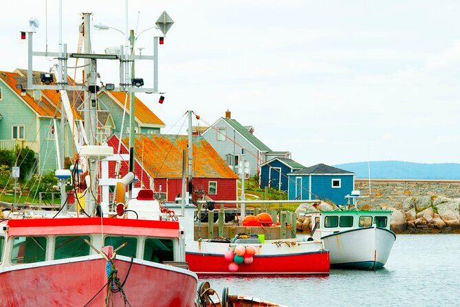 Day Trip to Lunenburg, Mahone Bay and Peggy's Cove from Halifax - Mahone Bay in 30 Minutes: The Three-Church Waterfront Break
