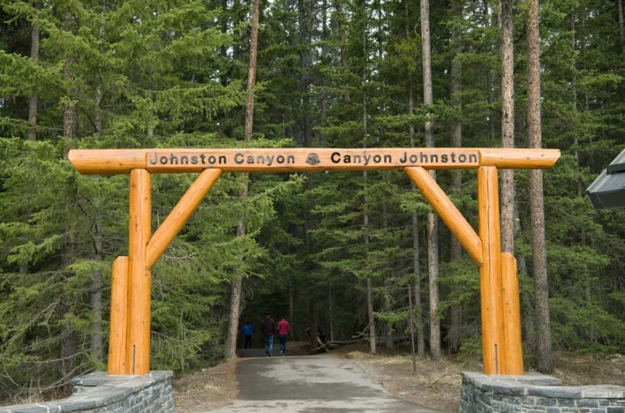 Deep Day Tour to Peyto, Moraine, Louise Lakes, J. Canyon... - How the guides shape the value of your day