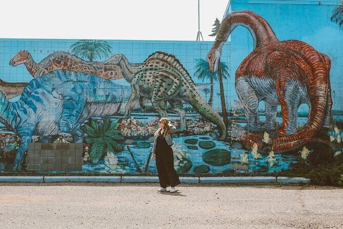 Dinosaurs, Canyons & Ghost Towns: Ultimate Drumheller Day Tour - Drumheller Town Stop: Time to Eat and See Dinosaurs Up Close
