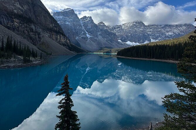 Discover Banff National Park Day Trip From Calgary - Lake Louise: Iconic Turquoise Water and the Chateau View