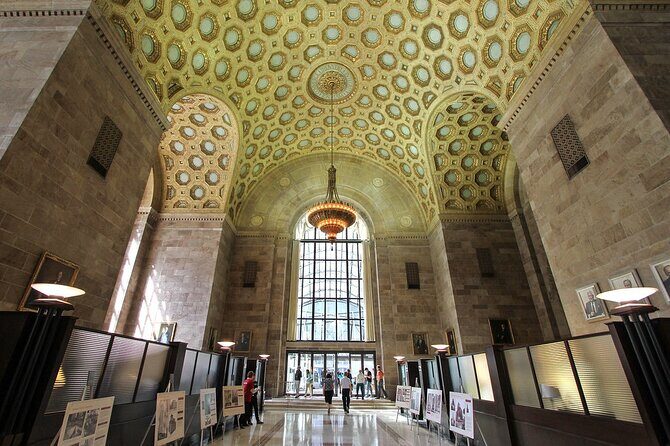 Discover Toronto's Underground - PATH walking tour - Starting at Bay St and ending at Queen St: plan your day around the arc