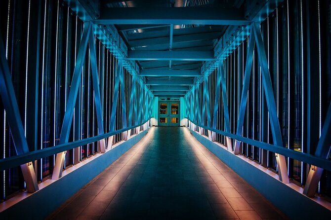 Discover Toronto's Underground - PATH walking tour - Commerce Court North and the 32nd-floor Toronto view