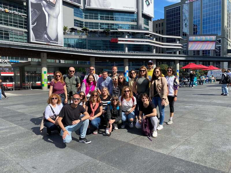 Downtown Toronto: Walking tour experience. English/Spanish - Why this downtown Toronto walk works in 2–4 hours