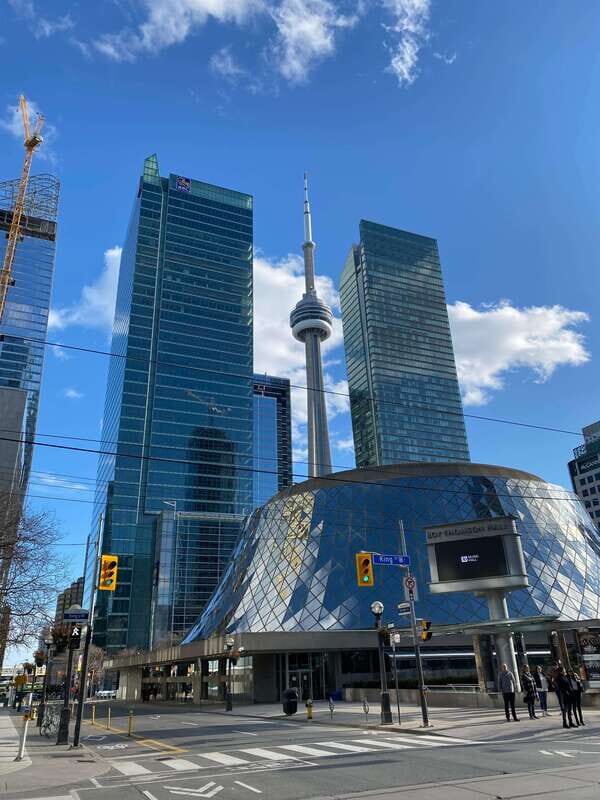 Downtown Toronto: Walking tour experience. English/Spanish - Chinatown and Kensington Market: big flavor contrasts in one walk