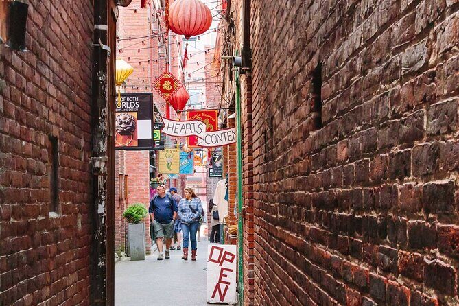 Downtown Victoria’s Historical Heart: A Self-Guided Walking Tour - Getting started: the Visitor Centre to the VoiceMap app