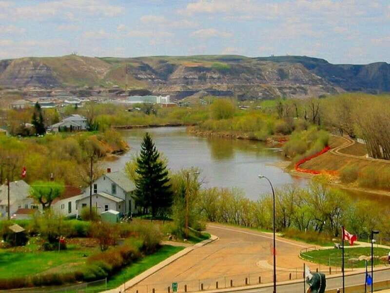 Drumheller: Bad Land & Dinosaur Museum Tour from Calgary - Calgary to Drumheller: Why This Day Trip Works