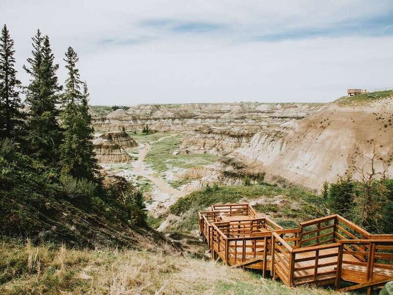 Drumheller: Bad Land & Dinosaur Museum Tour from Calgary - Little Church Photo Stop: A Quick Break from Geology