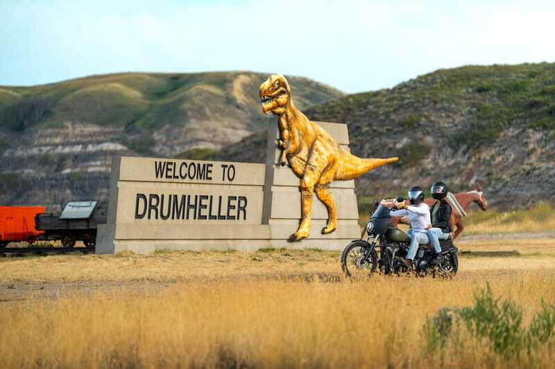 Drumheller: Dinosaurs, Canyons, & Hoodoos Day Tour - Hoodoo Trail: Iconic Rock Towers and Quick Erosion Lessons