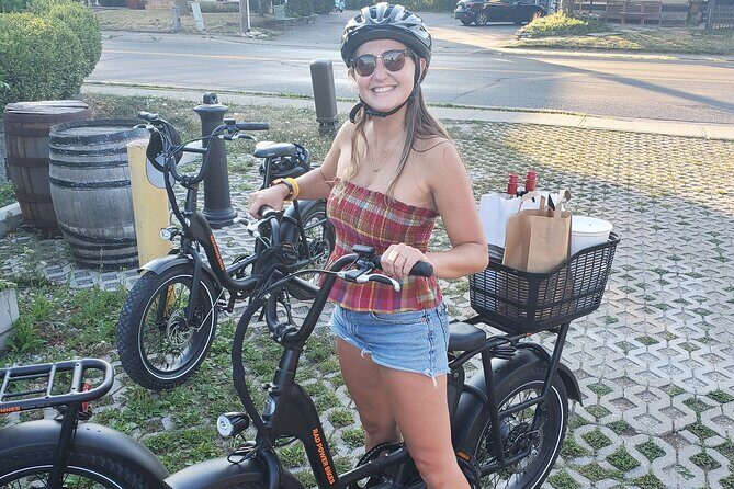 E-Bike Rental Explore in Niagara-on-the-Lake - Lake Ontario and river trails: when the ride turns scenic and easy