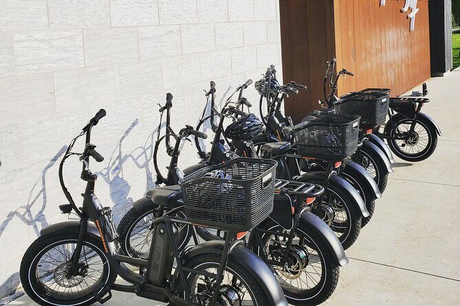 eBike Rental Ride Electric in Niagara-on-the-Lake and Explore - Your Self-Guided Game Plan: Old Town, Vineyards, and Waterfront
