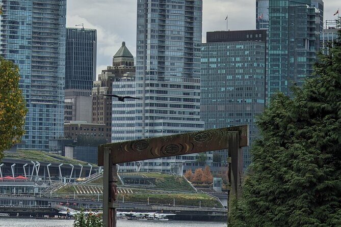 EcoEscape: Luxury & Exclusive Tour Experiences - Gastown and the Steam Clock: The 15-Minute Timing Trick